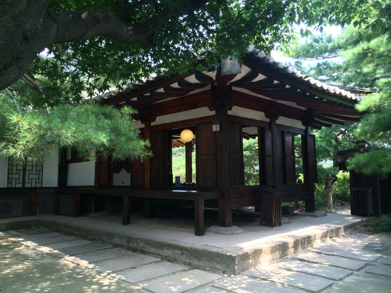 Photos of a restaurant in Gyeongju manifest Korean culture