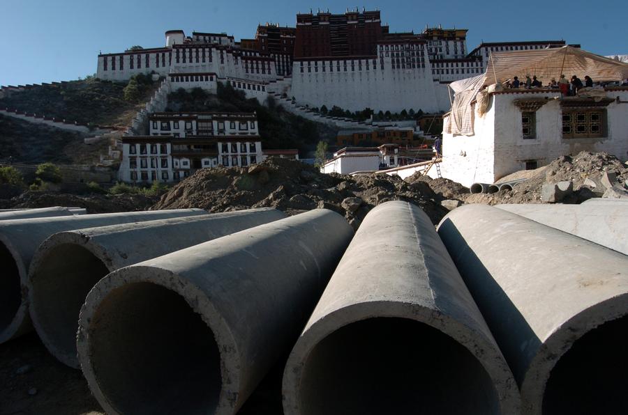 Potala Palace square renovated in Tibet