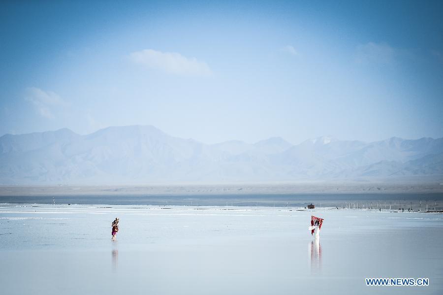 Breathtaking scenery of Caka salt lake