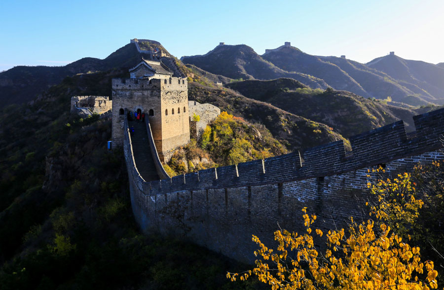 Autumn painted scenery of Jinshanling Great Wall