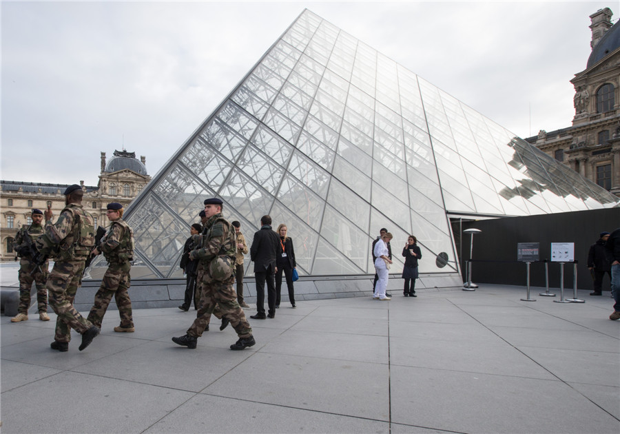 Landmarks of Paris reopen for tourists after terrorist attacks