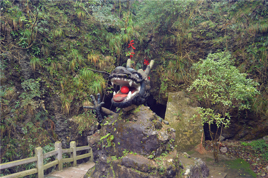 Amazing Nielong Cave in E China's Jiangxi