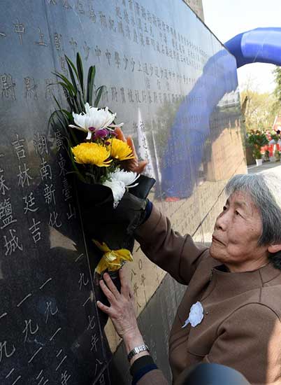 Chartered trains help Chinese honor ancestors