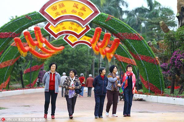 Bougainvillea exhibition graces Haikou, attracting tourists