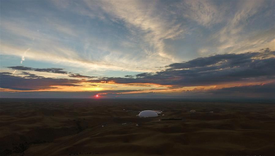 Whistling Dune Bay: Landmark for tourism industry of Inner Mongolia