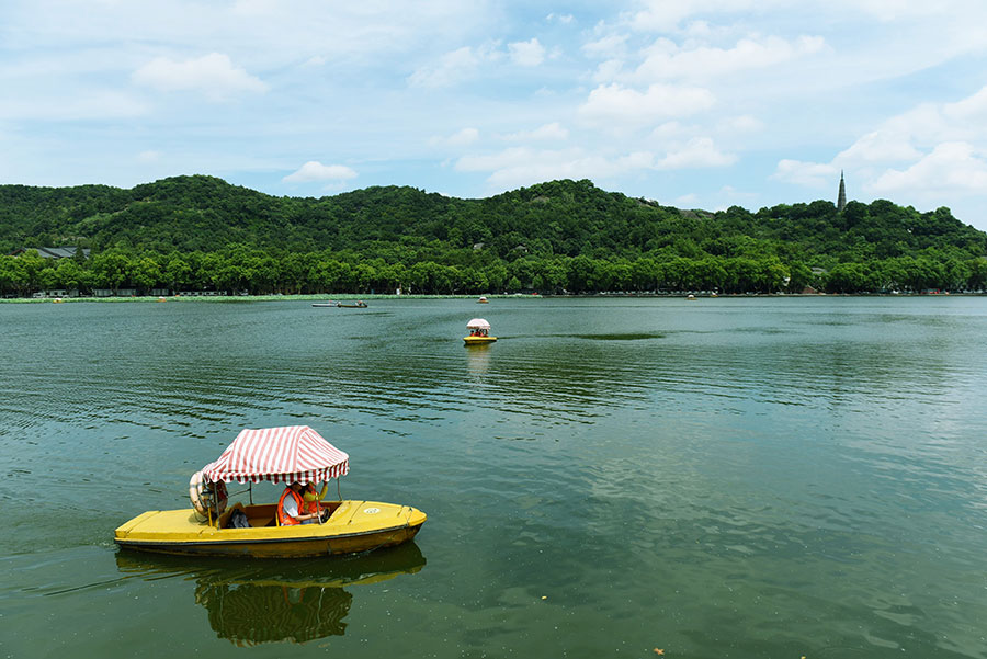 Typhoon Nida expels heat, leaves West Lake in Hangzhou bathed in coolness