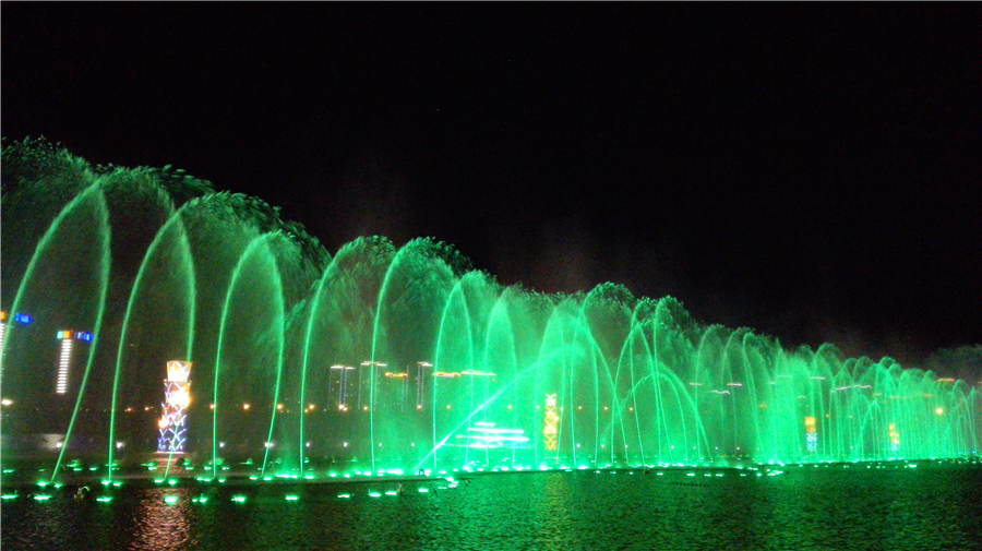 Night view of Inner Mongolia's Wulanmulun Lake