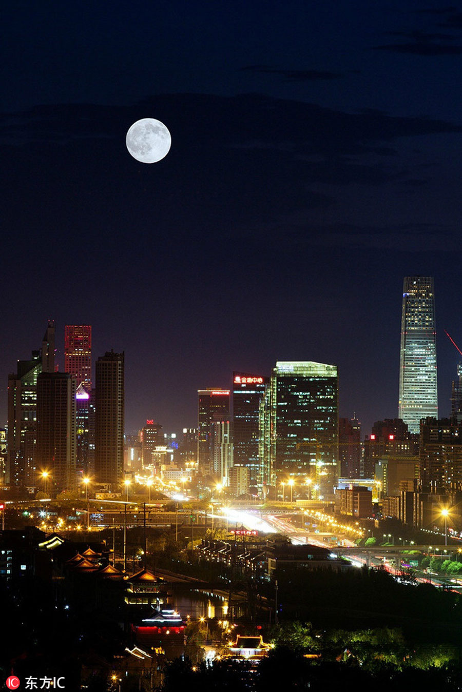 Stunning supermoon lights up the sky in China