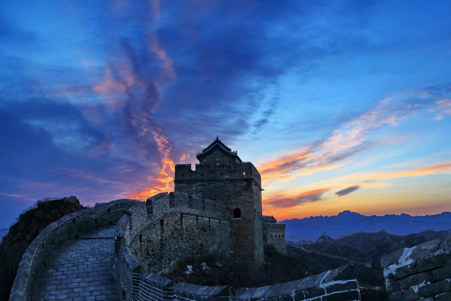 Colorful sunset's glow hits the Great Wall