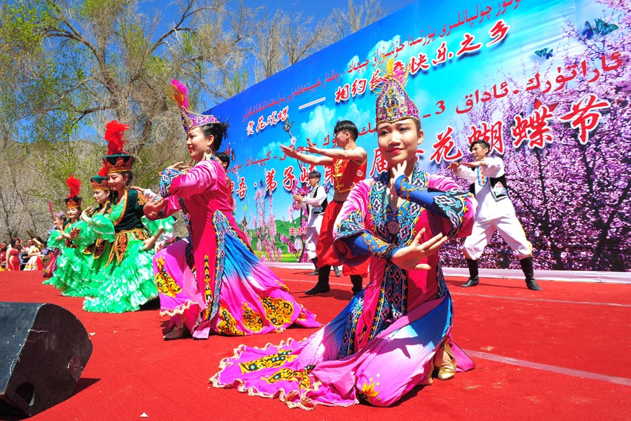 Third Apricot Flower and Butterfly Festival kicks off