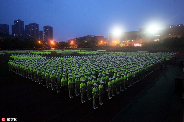 Fluorescent green clothes turn military training into 'live concert'