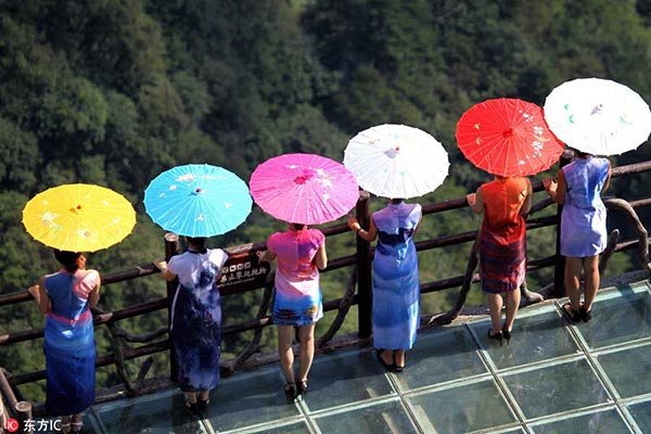 Qipao fashion show exhibits beauty, facet of rich Chinese culture