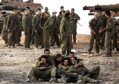 Israeli soldiers relax before a cease fire, near the northern Israeli town of Avivim August 14, 2006. Guns fell silent across southern Lebanon on Monday after a U.N.-brokered truce went into effect to end five weeks of fighting between Israel and Hizbollah that killed more than 1,250 people and wounded thousands. 