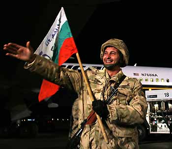 Last 147 Bulgarian soldiers arrive home from Iraq