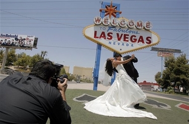 US couples rush to wed on 7-7-07