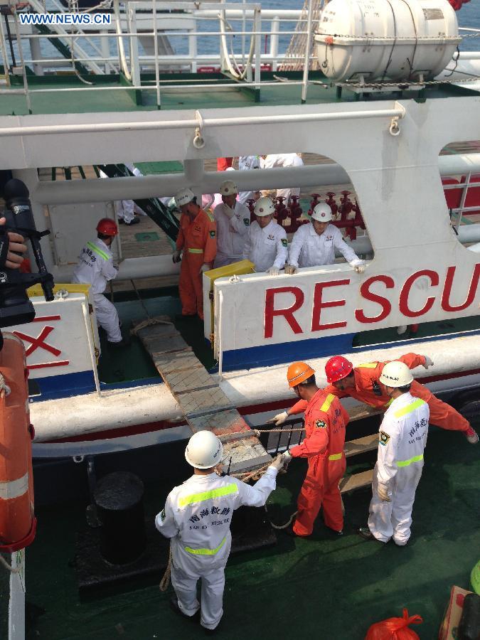 Chinese rescuers on way to salvage mission