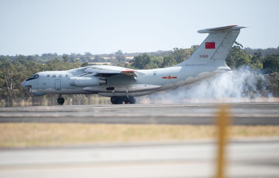 Chinese planes arrive in Perth to step up search efforts