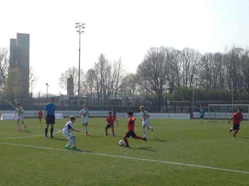 Xi watches China-Germany youth football match in Berlin