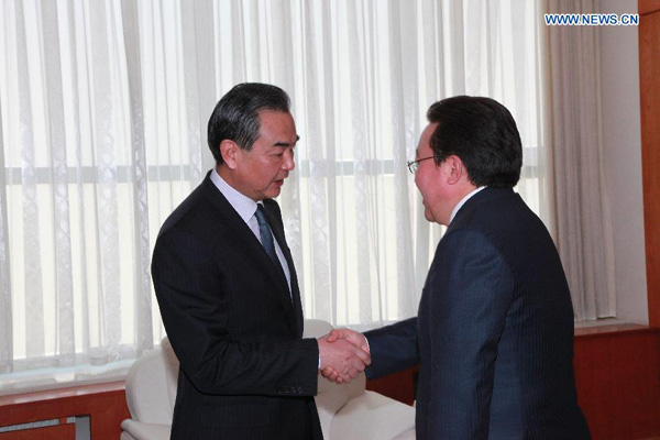 Mongolian president meets Chinese FM on ties