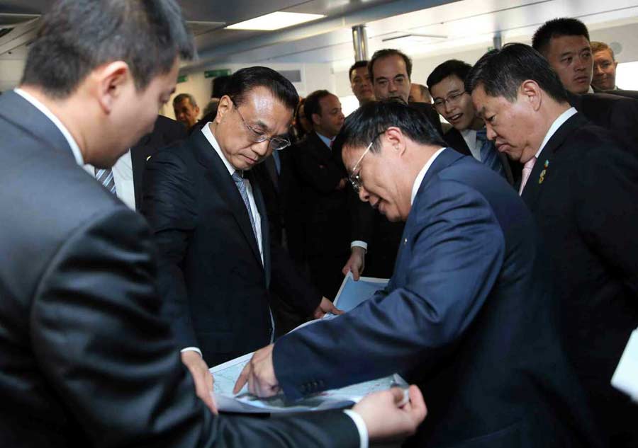 Premier Li meets entrepreneurs on China-made ferry in Rio de Janeiro