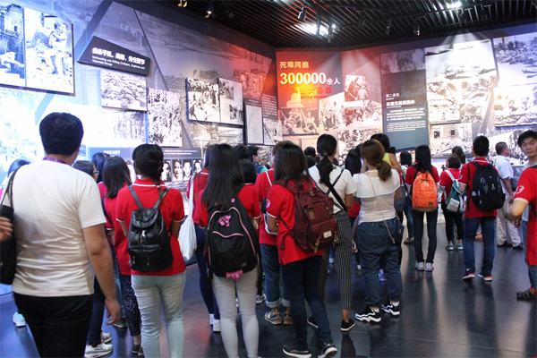 Hong Kong students visit exhibitions commemorating war against Japan