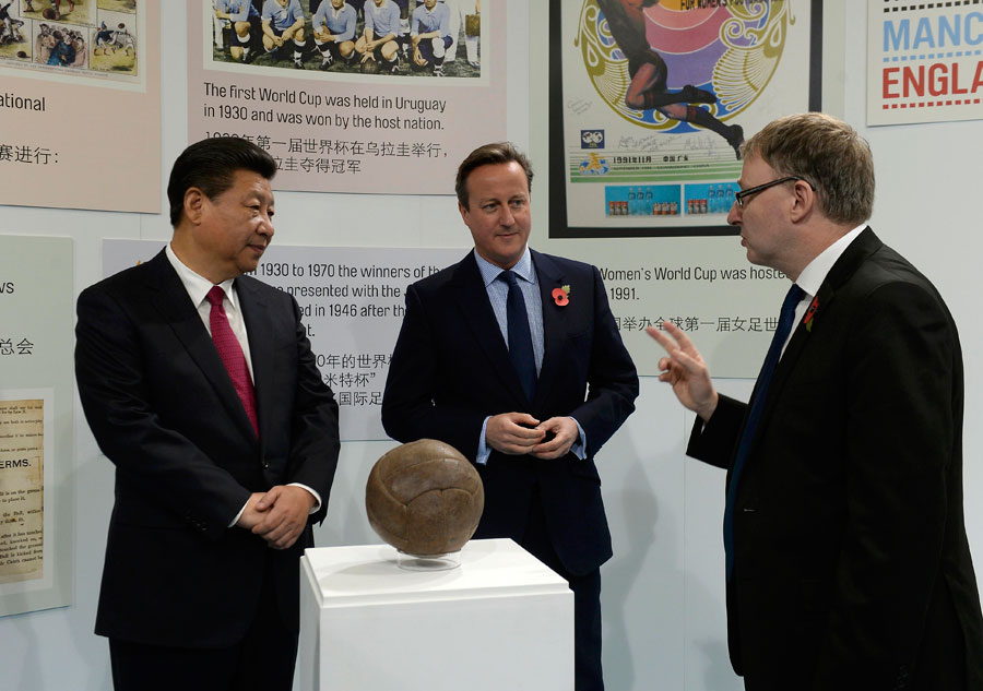 President Xi visits Man City football club