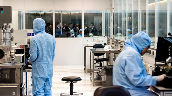 President Xi visits National Graphene Institute in Manchester