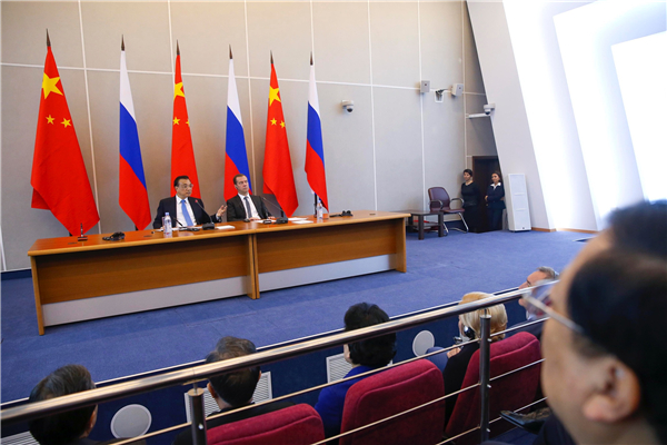 Premier Li, Russian PM meet the press