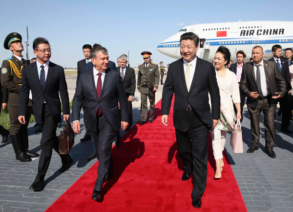 Xi tours 'living fossil of Silk Road' Bukhara in Uzbekistan