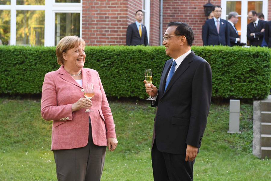 German Chancellor Merkel hosts welcome dinner for Premier Li