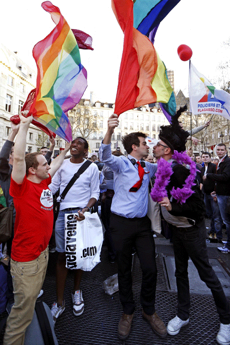 France allows gay marriage, adoption