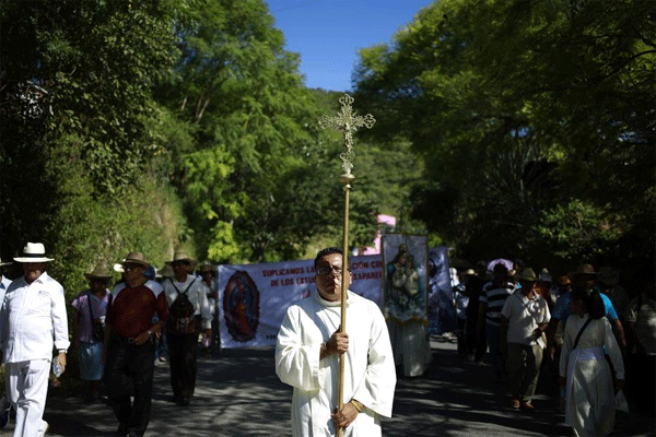 Mexican governor resigns amid scandal over missing students