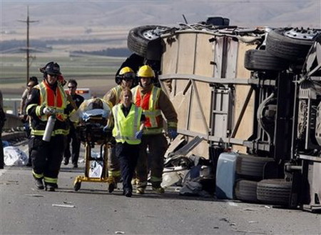 US bus crash kills 5 French tourists