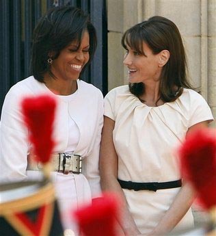 Michelle Obama wins fans in Paris