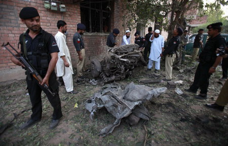 Gunmen, bombs hit 5 sites in Pakistan, 39 die