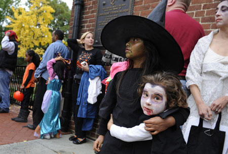 White House celebrates Halloween with 2,000 kids