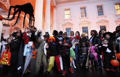 White House celebrates Halloween with 2,000 kids