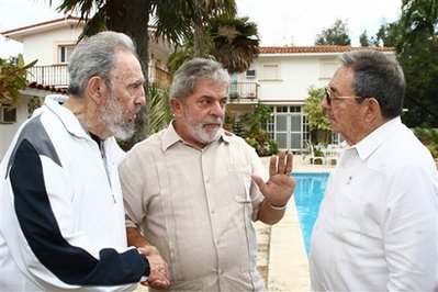 Stronger Fidel Castro meets with Brazil president