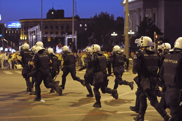 Clashes erupt in Belgrade to protest Mladic arrest