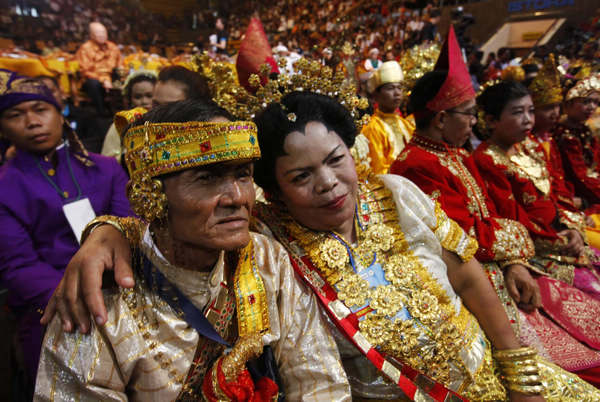 Indonesia breaks record on mass wedding