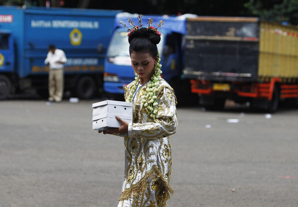 Indonesia breaks record on mass wedding