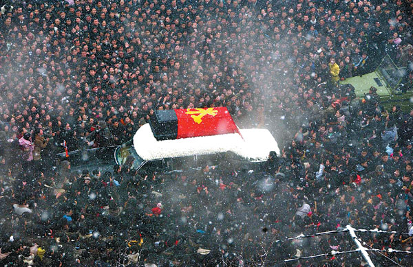 Snow and tears mark funeral for DPRK leader