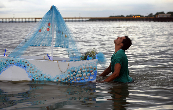 Immigrants pray for blessings from god of water