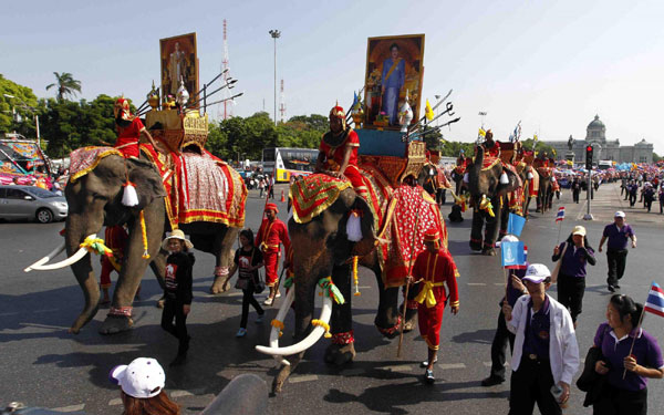 Elephants perform in May Day rally in Bangkok