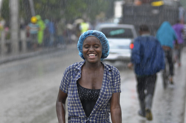 Sandy pounded the Bahamas, leaves 21 dead in Caribbean