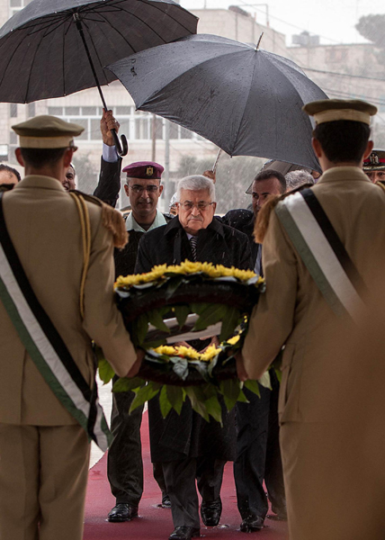 Abbas attends ceremony marking Arafat's death