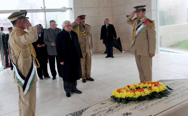 Abbas attends ceremony marking Arafat's death