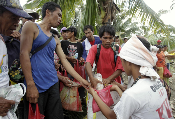 Typhoon that killed 600 threatens Philippines again