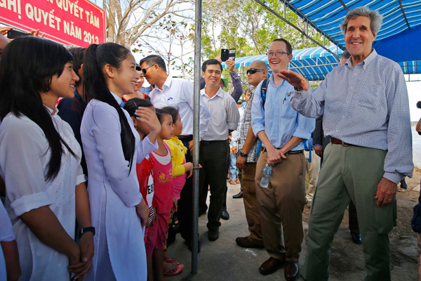 Kerry offers Hanoi aid in maritime dispute