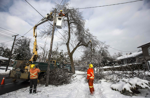 Ice storm leaves many without power in US, Canada